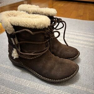 Ugg Caspia Shearling-Lined lace up Boots size 7